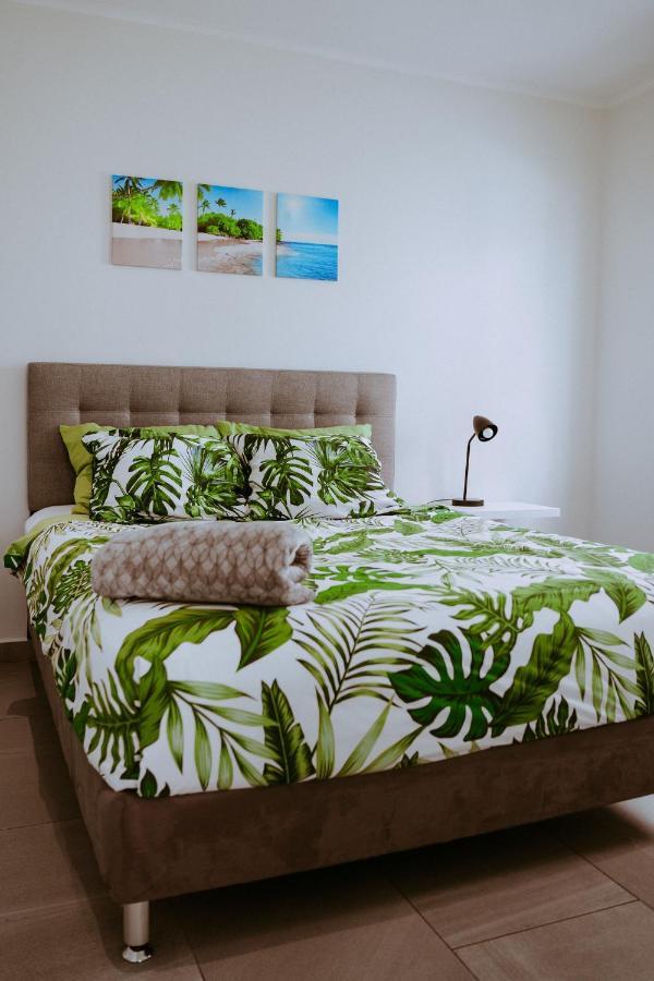 The Palm Leaf Apartments Noord Extérieur photo